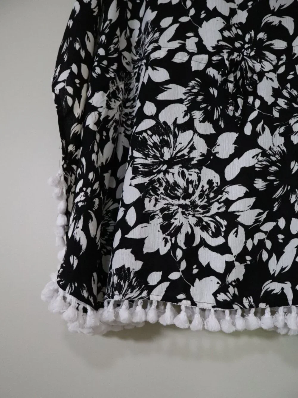 Black and White Floral Swimsuit Cover Up with Tassels, Susan Graver size M - Picture 4 of 7